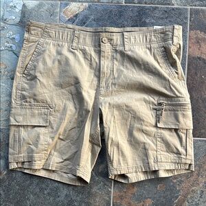 Men's Tan Cargo Shorts